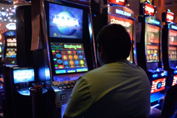 Cetatenii din Vulcan consultati prin dezbatere publica cu privire la jocurile de noroc Primarul Cristian Merisanus isi sustine propunerea pana la capat doreste desfiintarea totala