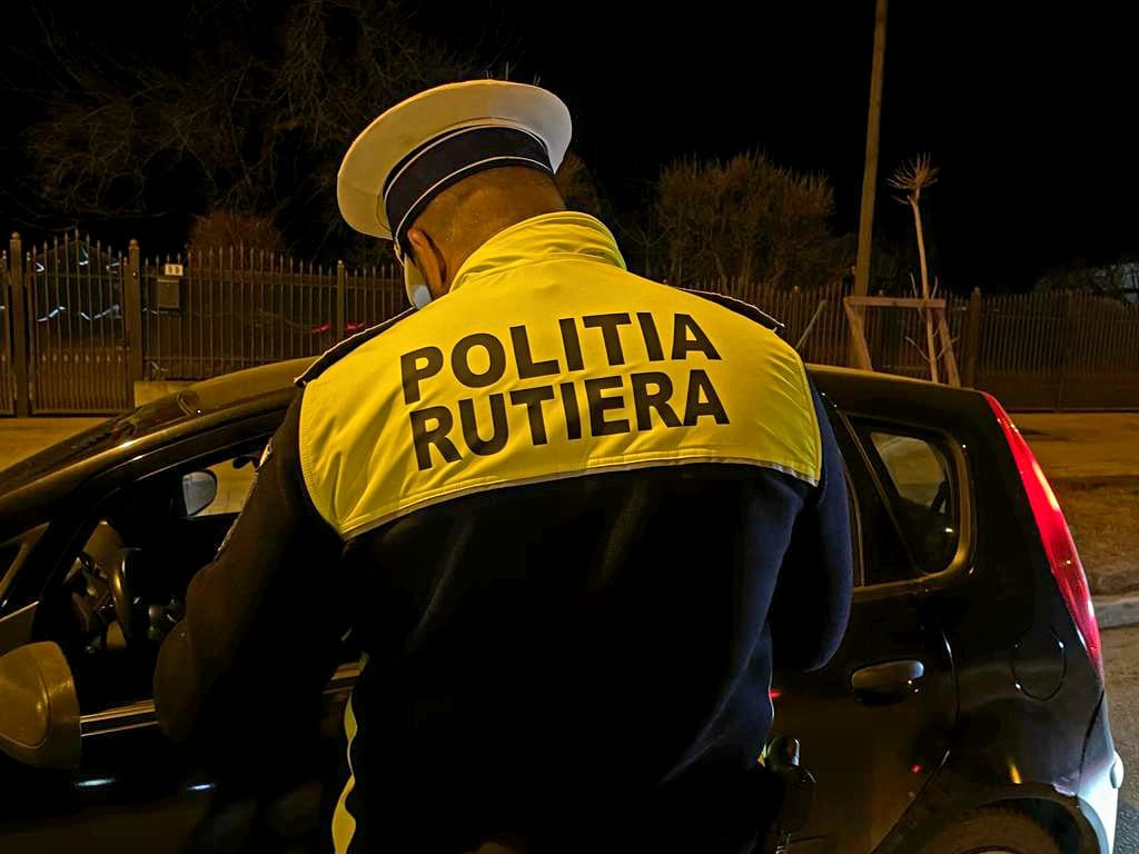 Politistii din cadrul Politiei Orasului Aninoasa au oprit pentru control pe 31 martie a c in jurul orei 0300 un vehicul care circula pe DN 66A din directia Petrosani catre Vulcan