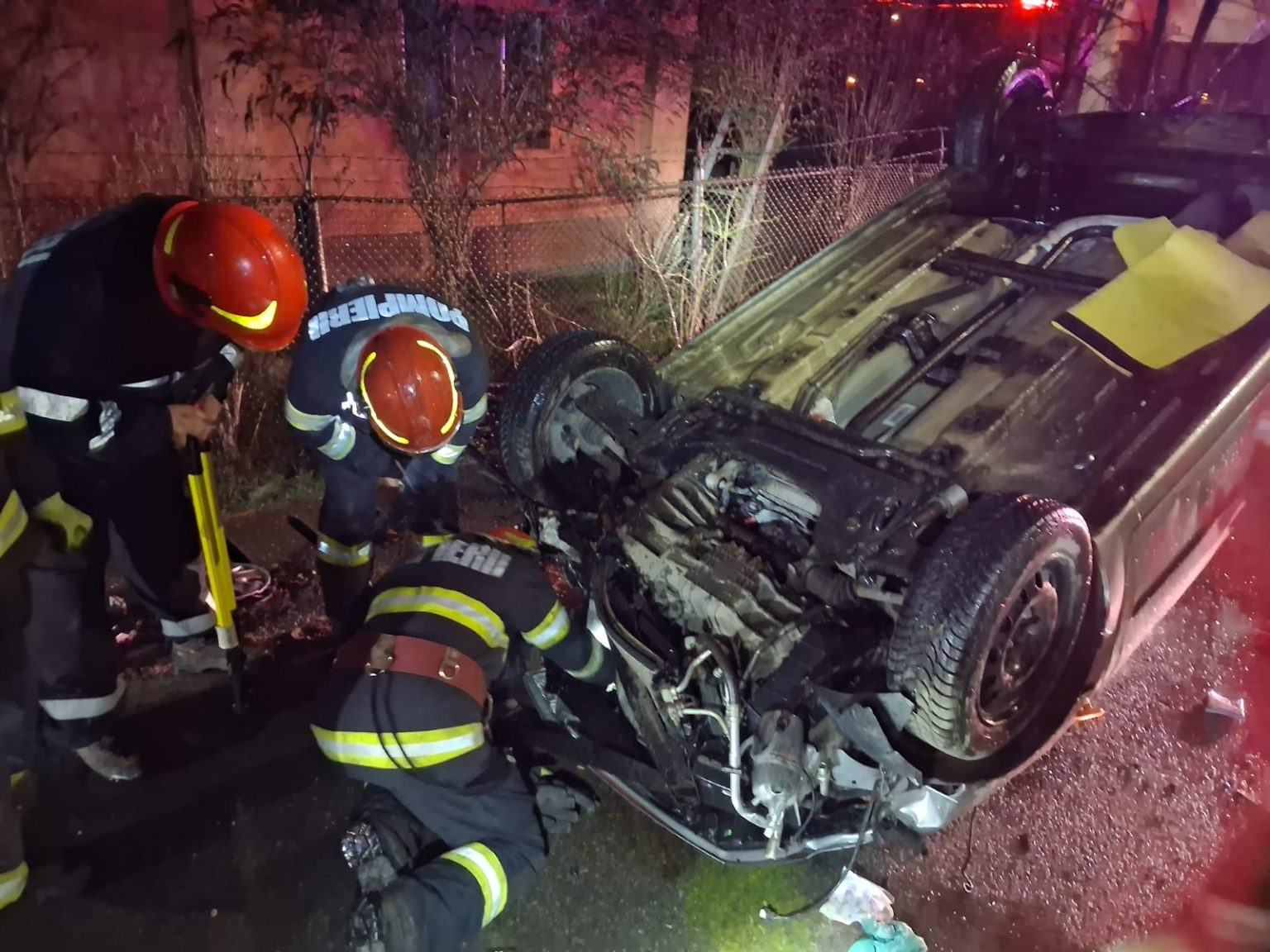 Un barbat de 49 de ani a suferit rani grave intr un accident rutier petrecut in aceasta seara in orasul Petrila pe strada Cimpa