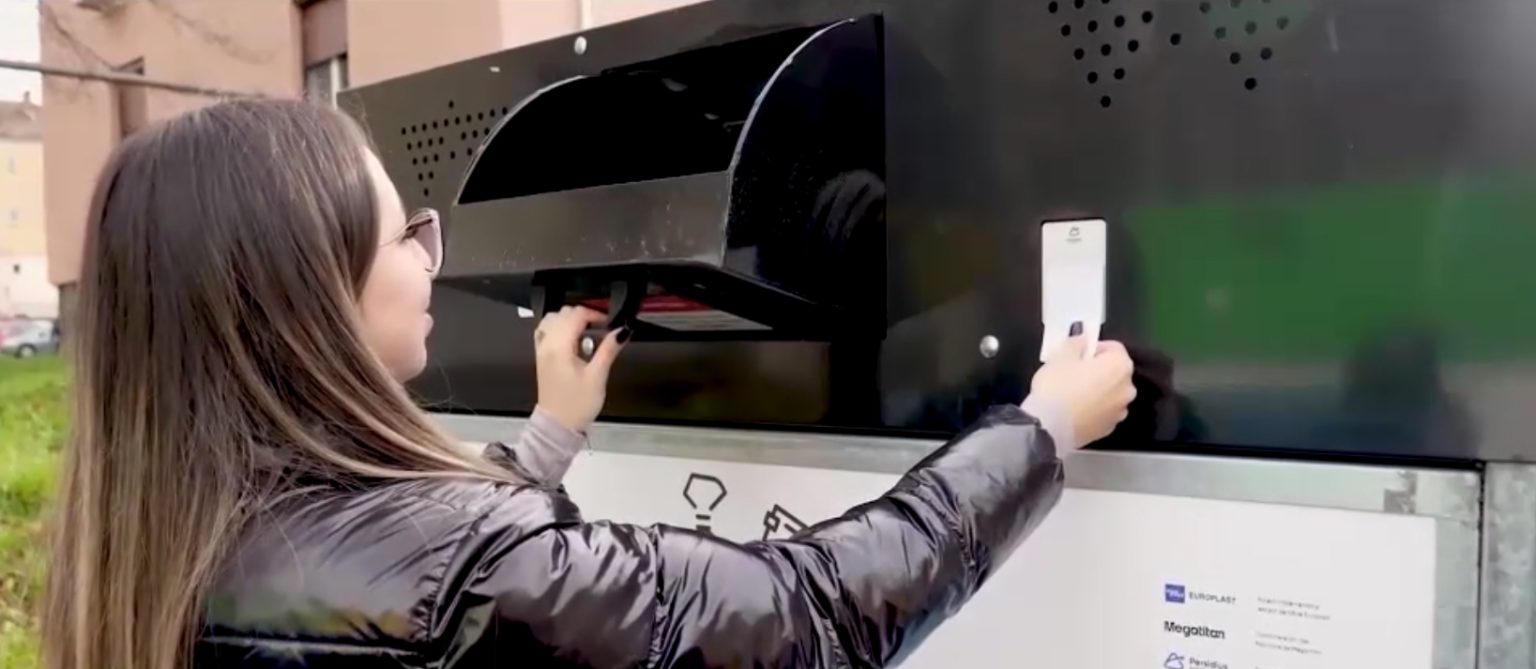 la hunedoara cartele de acces pentru noile containere destinate colectarii selective a deseurilor