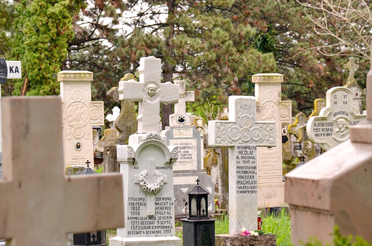 Barbat acuzat ca a inselat mai multi batrani in legatura cu servicii funerare Prejudiciul