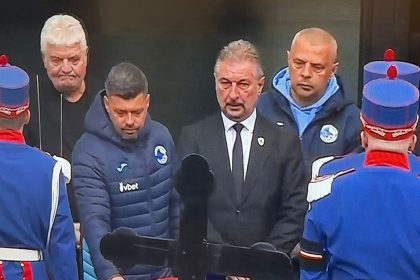 Primarul Hunedoarei Dan Boboutanu si echipa Corvinului la priveghiul lui Mircea Lucescu