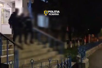 RETINERI PENTRU 24 DE ORE LA HUNEDOARA SI CALAN UN BARBAT ESTE SUSPECTAT DE DESTRUGEREA DISPOZITIVULUI ELECTRONIC DE MONITORIZARE IAR ALTUL ESTE SUSPECTAT DE COMITEREA INFRACTIUNII DE AMENINTARE