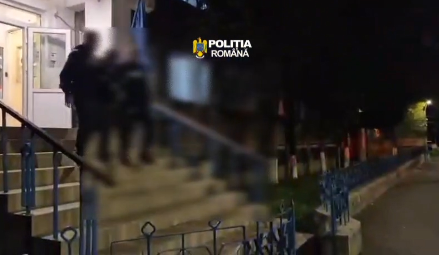 RETINERI PENTRU 24 DE ORE LA HUNEDOARA SI CALAN UN BARBAT ESTE SUSPECTAT DE DESTRUGEREA DISPOZITIVULUI ELECTRONIC DE MONITORIZARE IAR ALTUL ESTE SUSPECTAT DE COMITEREA INFRACTIUNII DE AMENINTARE