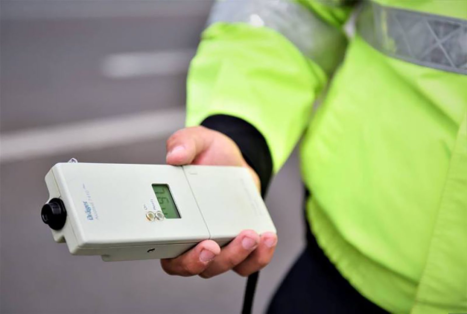 SOFER BEAT IMPLICAT INTR O COLIZIUNE IN HUNEDOARA CONDUCEA SUB INFLUENTA ALCOOLULUI CONFORM TESTULUI CU ETILOTESTUL