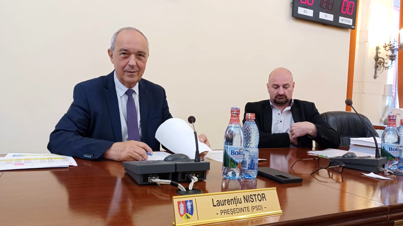 Suparati ca nu au fost consultate partidele politice liberalii hunedoreni au actionat nepotrivit Laurentiu Nistor presedintele judetului Noi nu alocam fonduri pe criterii politice aici ne ocupam de administratie nu de politica