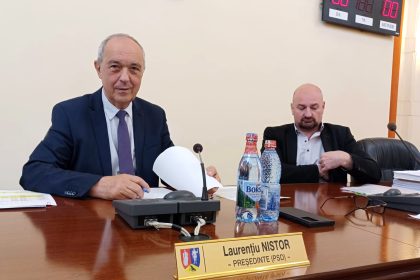 Suparati ca nu au fost consultate partidele politice liberalii hunedoreni au actionat nepotrivit Laurentiu Nistor presedintele judetului Noi nu alocam fonduri pe criterii politice aici ne ocupam de administratie nu de politica