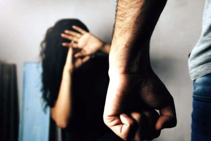 VIOLENTA IN FAMILIE LA PETRILA O FEMEIE AGRESATA DE SOT POLITIA A EMIS UN ORDIN DE PROTECTIE PROVIZORIU