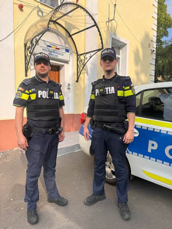 Doi politisti din Uricani au intervenit pentru a salva viata unui copil de doi ani