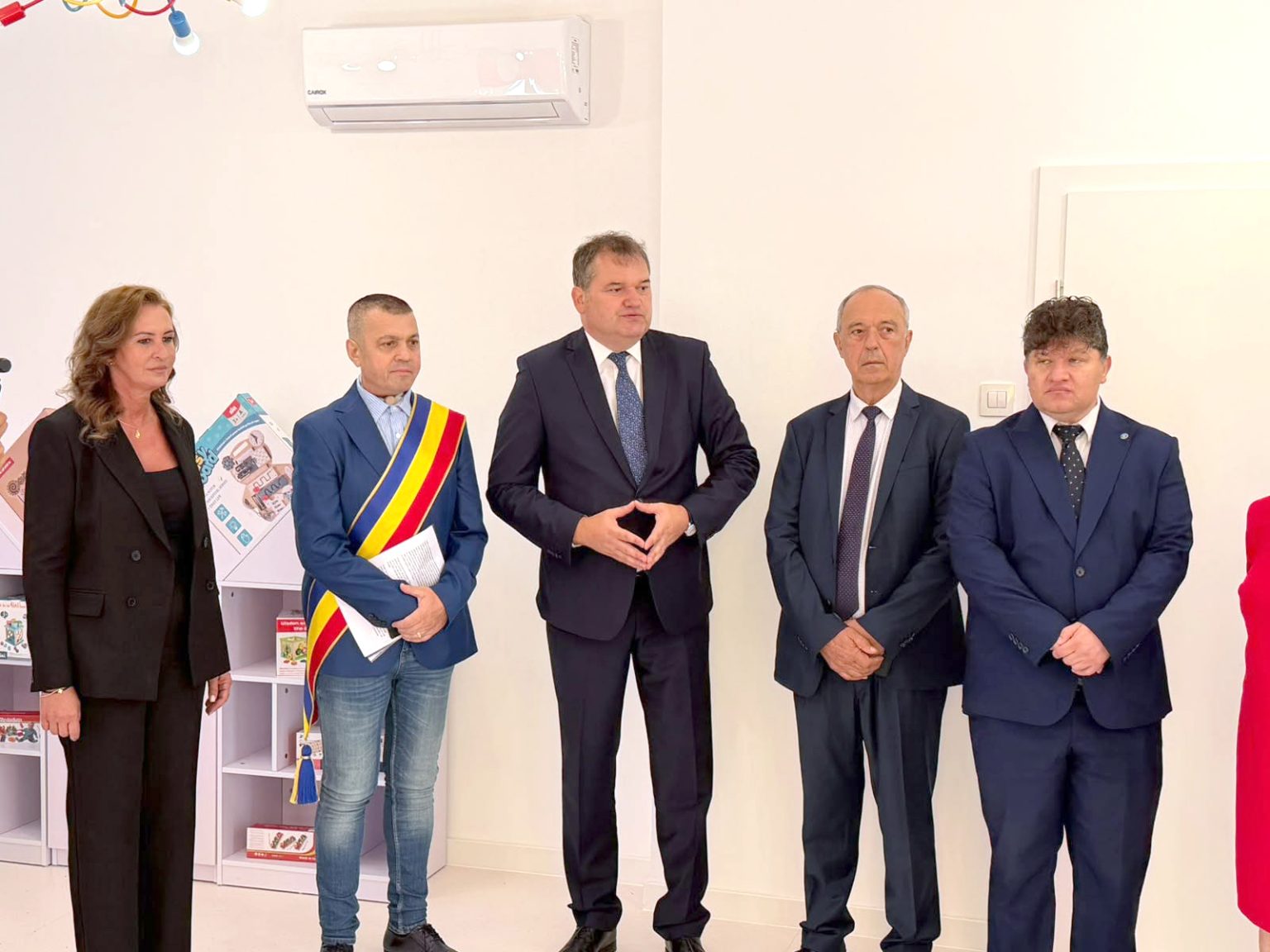Noua cules din Uricani construita prin Programul Sfanta Ana a fost inaugurata de ministrul Dezvoltarii Lucrarilor Publice si Administratiei Cseke Attila