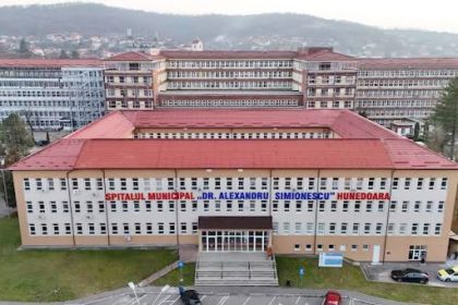 Rugaciunea un punte intre cer si patul de suferinta La spitalul din Hunedoara se vindeca trupul iar la capela de aici se tamaduiesc sufletul