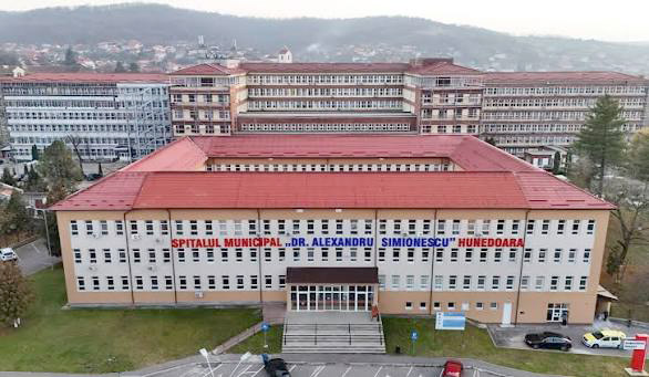 Rugaciunea un punte intre cer si patul de suferinta La spitalul din Hunedoara se vindeca trupul iar la capela de aici se tamaduiesc sufletul