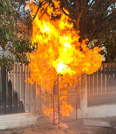Un piroman din Hunedoara a dat foc de doua ori in aceeasi seara casei unei vecine