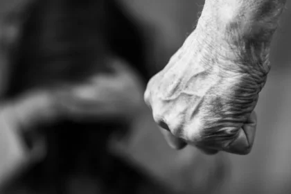 Bătăi mortale în Hunedoara: concubina ucisă în fața copilului de 3 ani