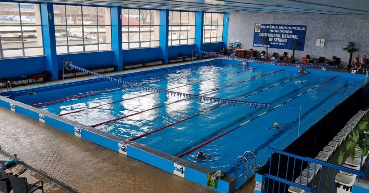 Bazinul de înot din Hunedoara, redeschis