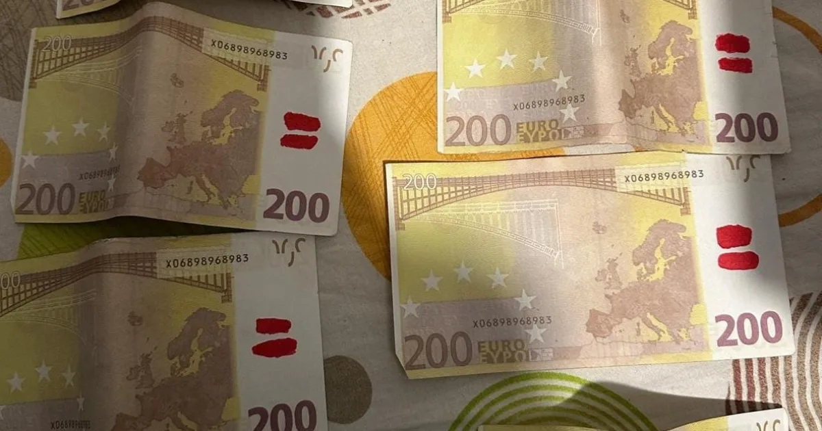 Descinderi într-un dosar de bancnote false