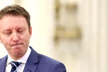 Guvernul Mureșan a picat rușinos în Parlament, sub scorul Guvernului Veștea
