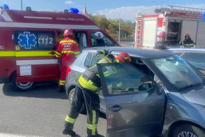 Accident grav la Sântuhalm: mamă și fiu, duși de urgență la spital după coliziune