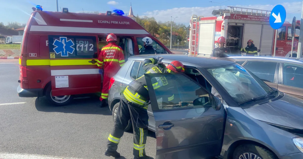 Accident grav la Sântuhalm: mamă și fiu, duși de urgență la spital după coliziune