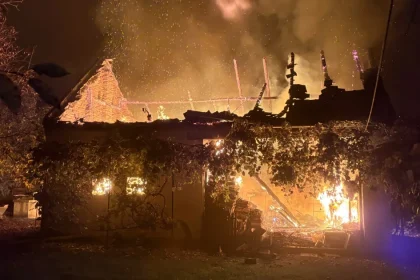 Incendiu într-o gospodărie din Băcia; pompierii au intervenit de urgență