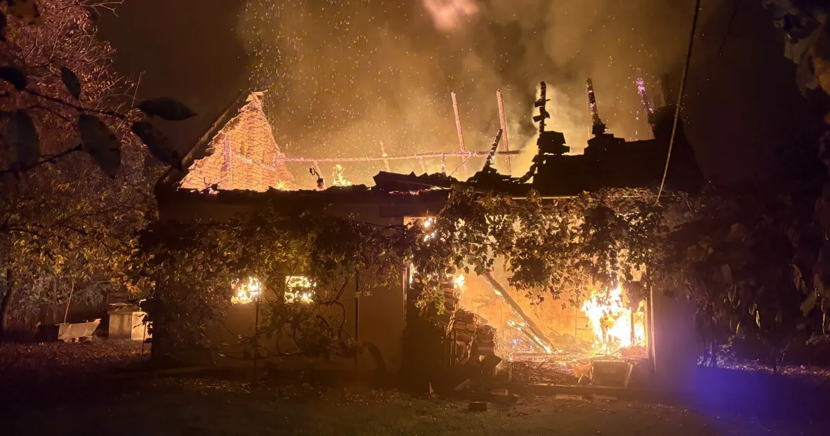 Incendiu într-o gospodărie din Băcia; pompierii au intervenit de urgență