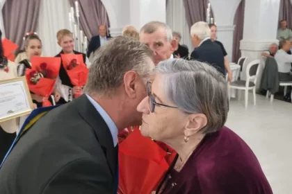 Nunta de aur – peste 100 de cupluri din Hunedoara, sărbătorite, felicitate și premiate