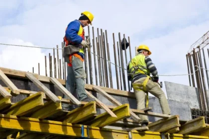 Piața construcțiilor în 2026: recorduri rezidențiale și provocări economice noi