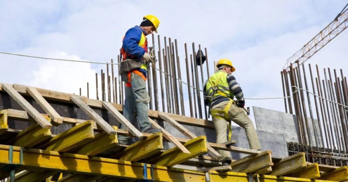 Piața construcțiilor în 2026: recorduri rezidențiale și provocări economice noi