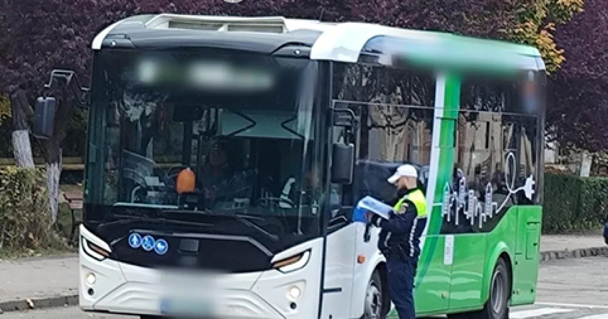 Șofer de autobuz prins băut la volan, dosar penal