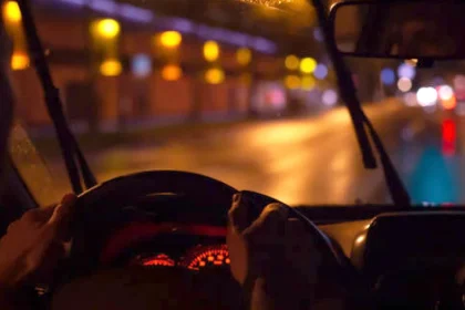 Tânăr găsit inconștient la volan, condamnat cu executare pentru droguri aduse din Lupeni